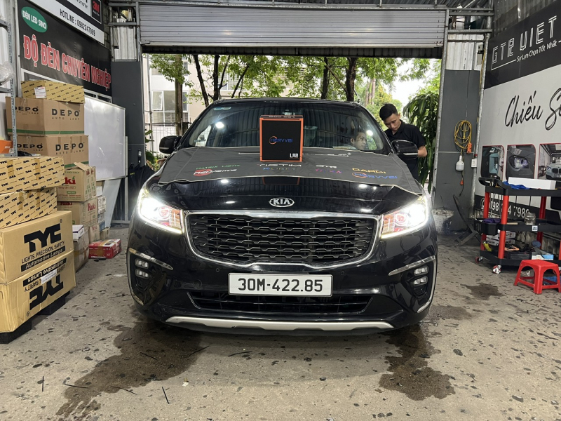 Độ đèn nâng cấp ánh sáng Bi Henvvei L85 Pro cho xe Kia Sedona